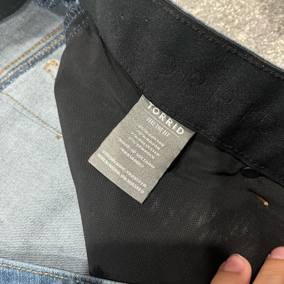 Torrid premium stretch bombshell skinny jeans - Picture 6 of 9